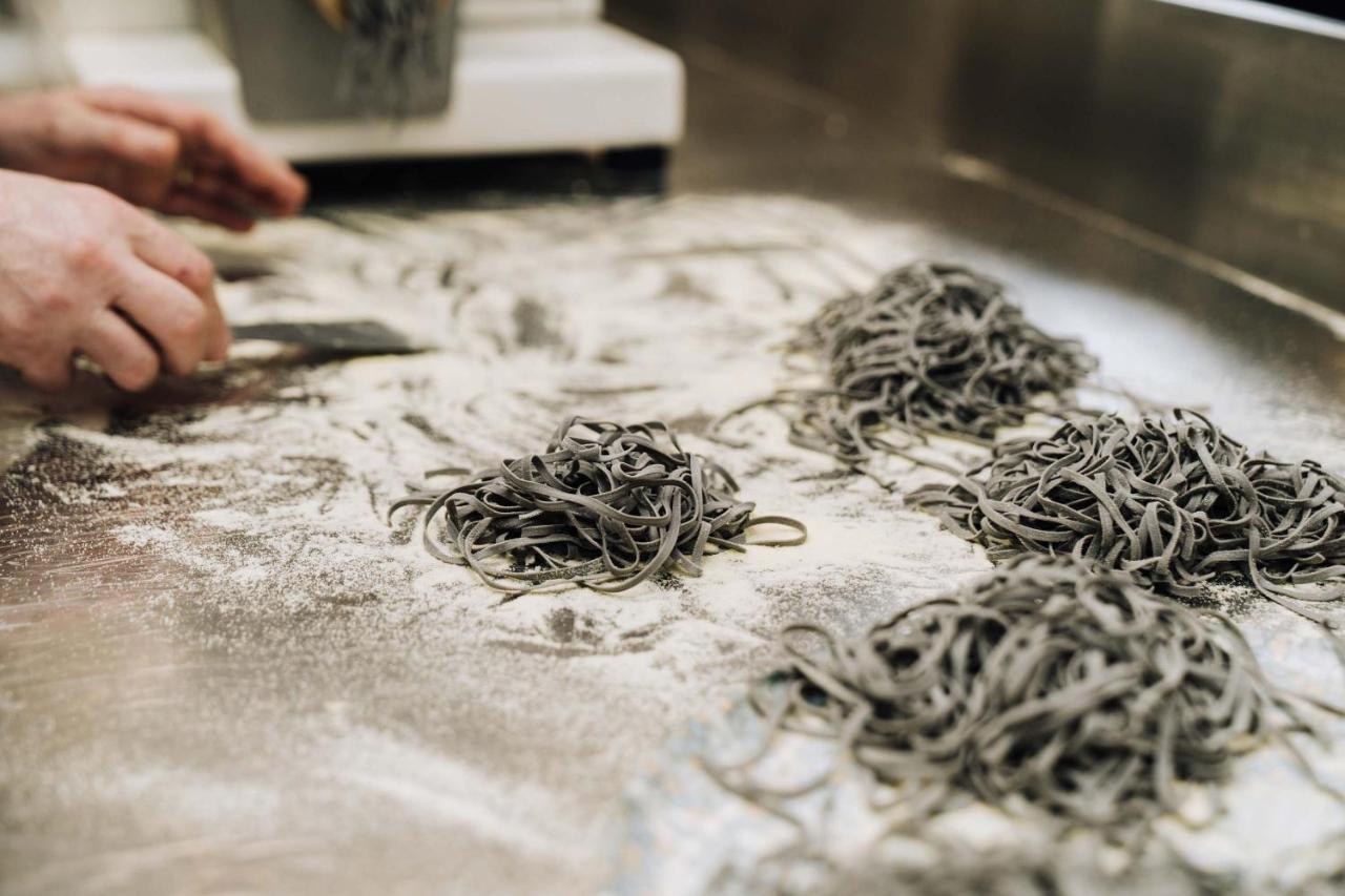 Peppers Waymouth Hotel Αδελαΐδα Εξωτερικό φωτογραφία Squid ink pasta