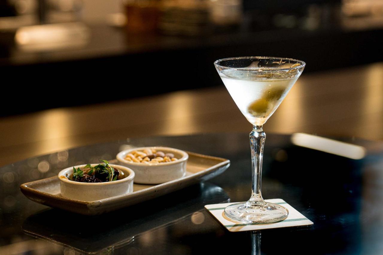 Peppers Waymouth Hotel Αδελαΐδα Εξωτερικό φωτογραφία A Vesper cocktail