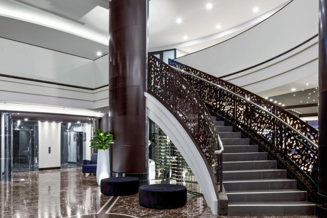 Peppers Waymouth Hotel Αδελαΐδα Εξωτερικό φωτογραφία The staircase at the lobby